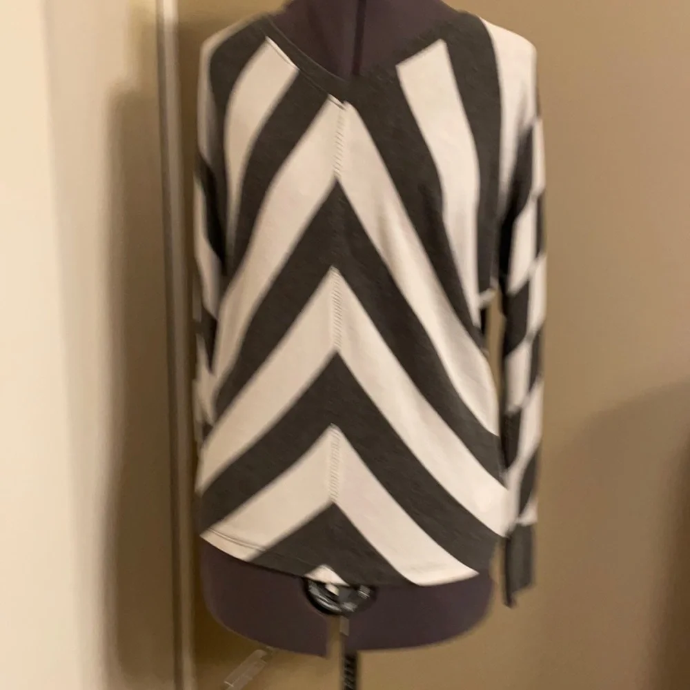 Forever 21 sweater - Picture 1 of 2